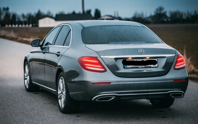 Mercedes-Benz Klasa E cena 139000 przebieg: 161000, rok produkcji 2016 z Koszalin małe 277